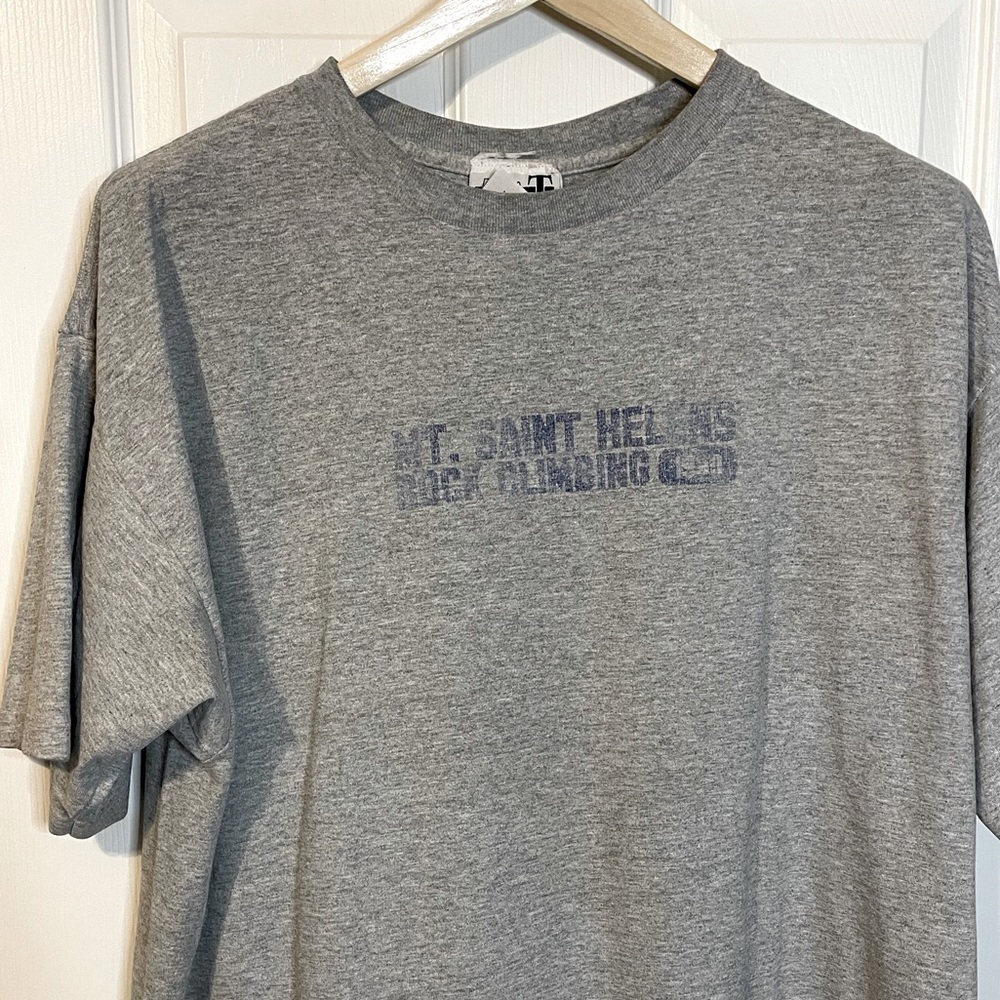 VTG The Aussie T Company ‘Mt. Saint Helens Rock Climbing 1980’ heather gray tee
